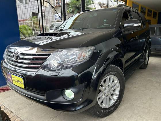 TOYOTA HILUX SW4 3.0 SRV 4X4 7 LUGARES 16V TURBO INTERCOOLER DIESEL 4P AUTOMÁTICO TOYOTA HILUX SW4 3.0 SRV 4X4 7 LUGARES 16V TURBO INTERCOOLER DIESEL 4P AUTOMÁTICO